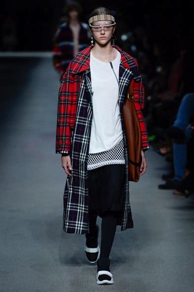 collezione uomo primaverile burberry 2018|Burberry Fall 2018 Menswear Collection .